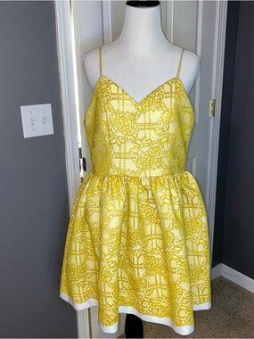 NWOT The Clothing Company Yellow Gold Marigold Lace Short Dress Size Large